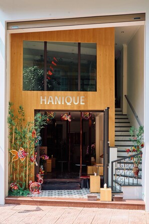 Front of property - Hanique Cafe and Stay (Hanoi)
