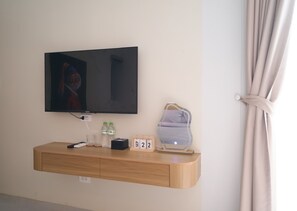 Deluxe Room, 1 Queen Bed, Balcony, City View | Desk, laptop workspace, travel crib, rollaway beds - Hanique Cafe and Stay (Hanoi)