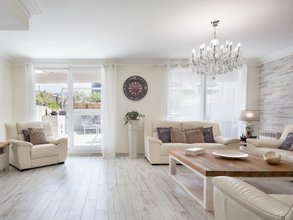 Room - Sitges Spaces Mediterranean Apartments 5 Bedroom (Sitges)