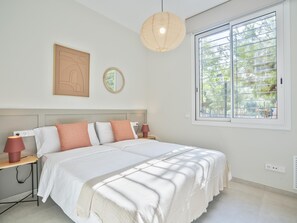 House - Sitges Spaces Garden Condo Monthly Rentals (Sitges)