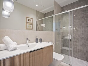 House - Sitges Spaces Garden Condo Monthly Rentals (Sitges)