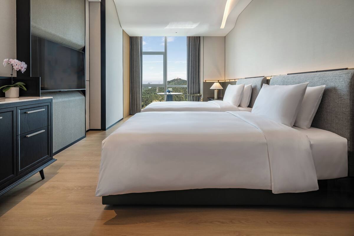 Minibar, una cassaforte in camera, una scrivania, Wi-Fi gratuito