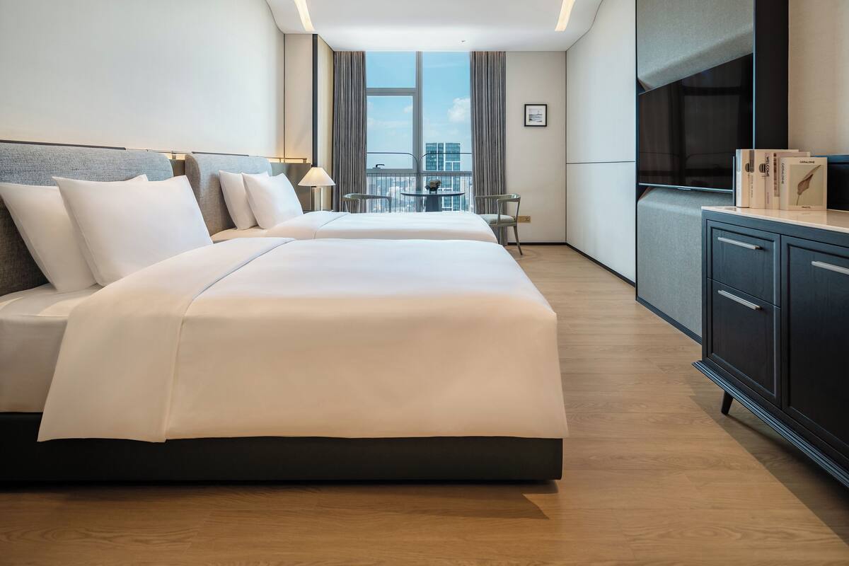 Minibar, una cassaforte in camera, una scrivania, Wi-Fi gratuito