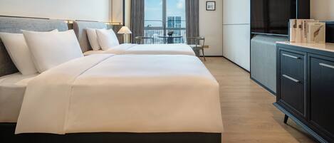 Minibar, pengeskab på værelset, skrivebord, gratis Wi-Fi