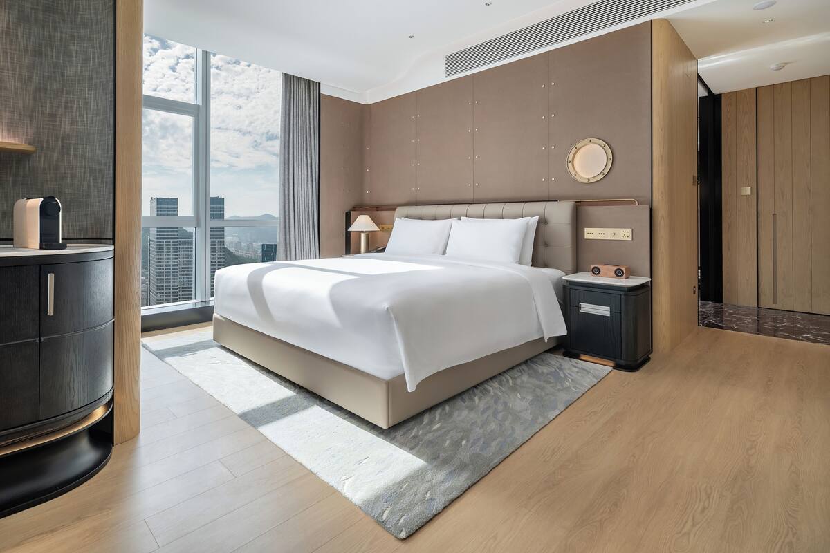 Suite Premier, vista mare | Minibar, una cassaforte in camera, una scrivania, Wi-Fi gratuito