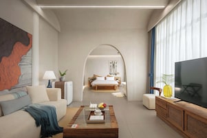 Escritorio, espacio para trabajar con laptop y cortinas blackout 