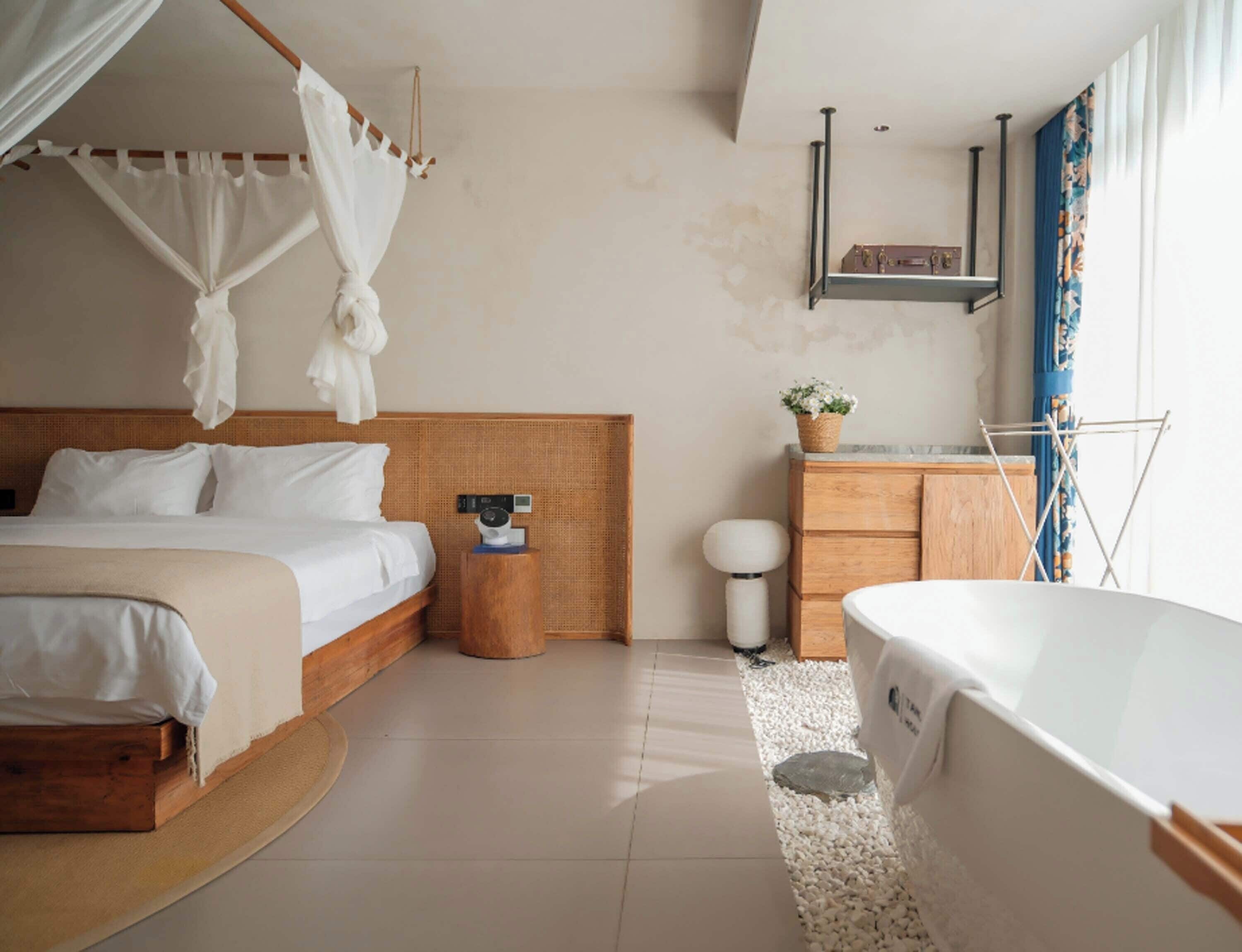 Standard Double Room, Courtyard View | Desk, laptop workspace, blackout drapes, free WiFi