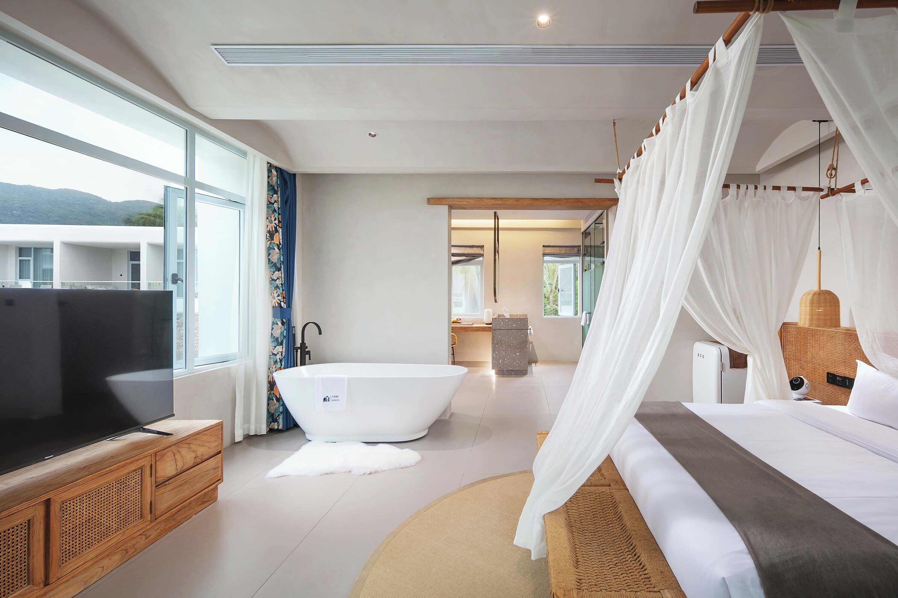 Premier Double Room, Courtyard View | Living area | TV