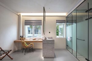 Premier Double Room, Courtyard View | Bathroom