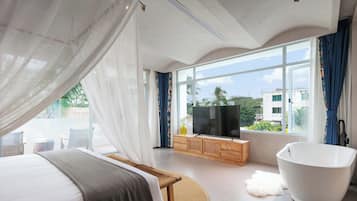 Chambre Premier double, vue sur la cour intérieure | Baignoire profonde