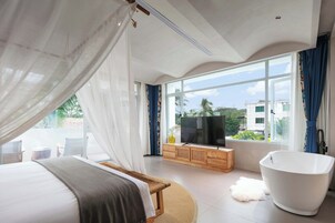 Premier Double Room, Courtyard View | Deep-soaking bathtub