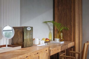 Habitación Confort con 2 camas individuales, vistas al patio | Escritorio, espacio para trabajar con un portátil, cortinas opacas