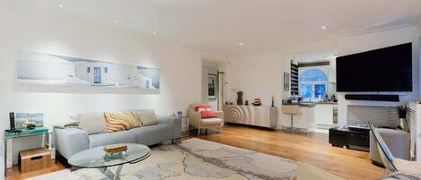 Télévision, chaîne hi-fi