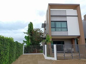 Exterior - Moderne Ferienvilla zwischen Hügeln und Meer by Interhome (Hua Hin)