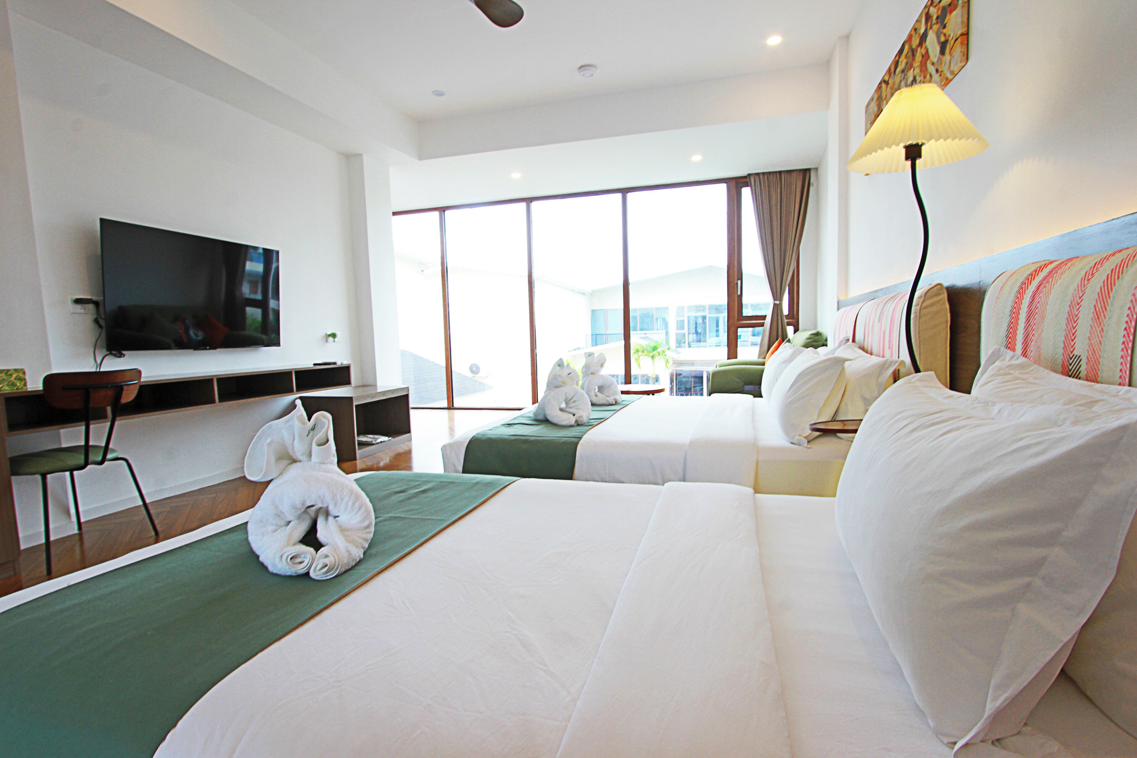 Deluxe villa, terras, uitzicht op zwembad | Een kluis op de kamer, gratis wifi