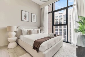 Tabla de planchar con plancha, wifi y ropa de cama 
