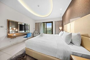 Iron/ironing board, WiFi, bed sheets - Free housekeeping visits during your stay - StayShort - 1  Bed in Business Bay that Sleeps 2 with Burj Khalifa Views (Business Bay)