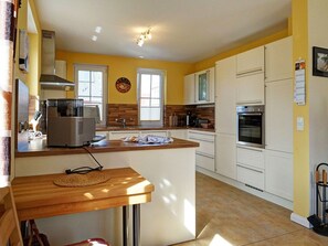 Fridge, microwave, oven, dishwasher - Reethaus Amy by Interhome (Glowe)