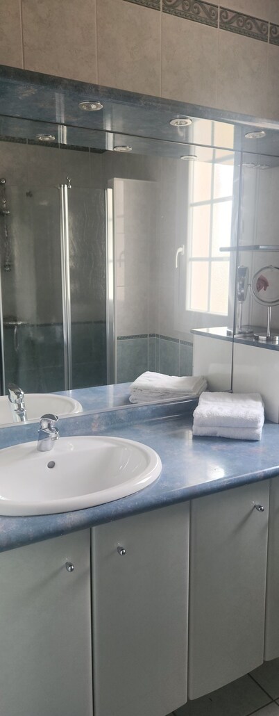 Pleasant 2-bedroom house with AC and garden in charming La Genétouze