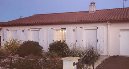 Maison climatisée, 5 mn de la Roche sur Yon et du Vendespace, 40 mn Puy du Fou