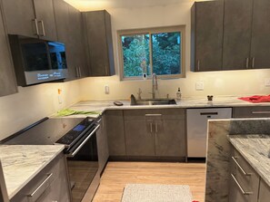 Private kitchen - Perfect 2-bedroom Serene Oasis in the Desert! (Phoenix)