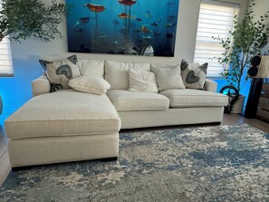 Living area - Perfect 2-bedroom Serene Oasis in the Desert! (Phoenix)