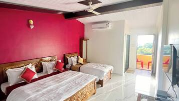 Executive Room | Desk, laptop workspace, soundproofing, free WiFi