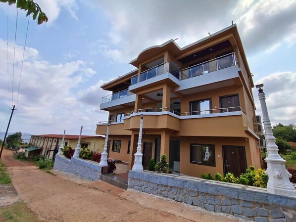 Exterior - Hotel Kadam Palace (Kalamgaon kalamkar)