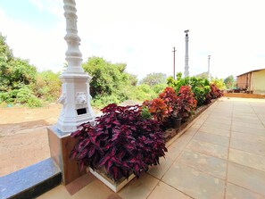 Garden - Hotel Kadam Palace (Kalamgaon kalamkar)