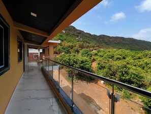 Balcony - Hotel Kadam Palace (Kalamgaon kalamkar)