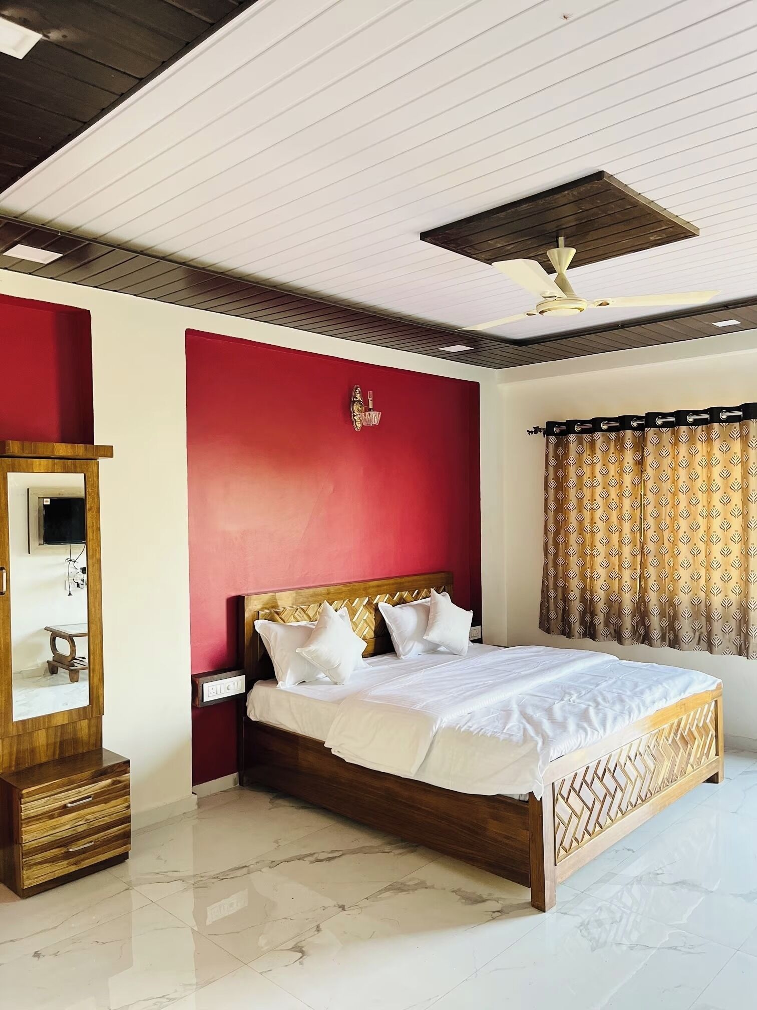 Deluxe Room | Desk, laptop workspace, free WiFi, bed sheets