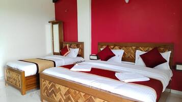 Työpöytä, kannettavalle tietokoneelle sopiva työtila, ilmainen Wi-Fi