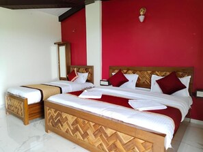 Työpöytä, kannettavalle tietokoneelle sopiva työtila, ilmainen Wi-Fi