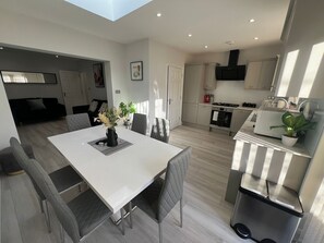 Dining - Harrow HA2 - Family Home with Garden & Drive - Headstone Gardens - 3 BR (Greater London)