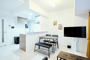 Living area - CREST Nishijin (Fukuoka)