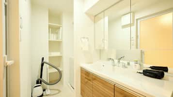 Apartamento | Banheiro | Chuveiro/banheira combinados, produtos de toalete grátis