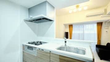 Fridge, microwave, stovetop, cookware/dishes/utensils