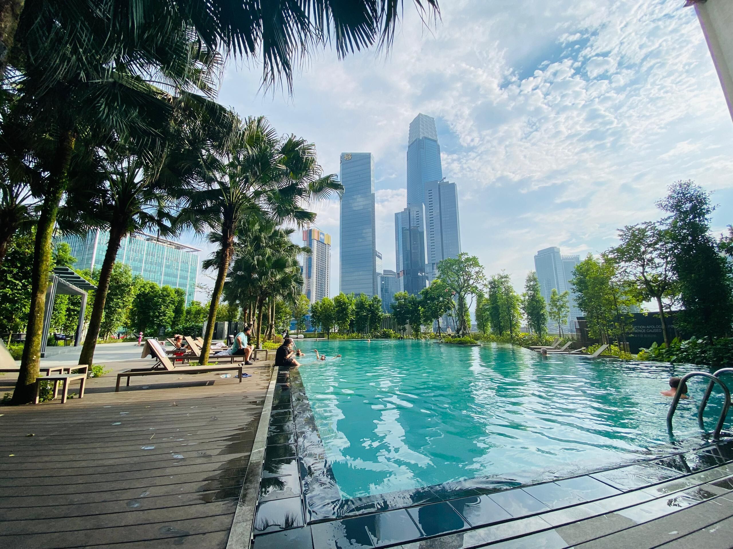 Piscina all'aperto, con ingresso dalle 08:00 alle 23:00, lettini