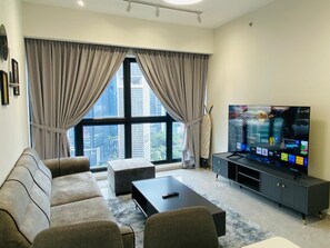 Apartamento familiar, no fumadores, cocina básica | Zona de estar | Una televisión de pantalla plana