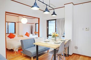 Dining - A crosscultural space with shrines and Japanese a / Sumida Ward Tokyo (Sumida Ward)