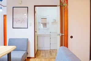 Interior - A crosscultural space with shrines and Japanese a / Sumida Ward Tokyo (Sumida Ward)