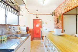 冰箱、微波炉、炉灶、厨具/餐具