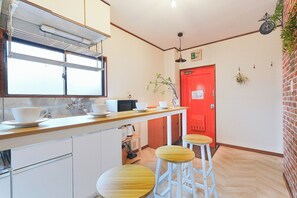 冰箱、微波炉、炉灶、厨具/餐具