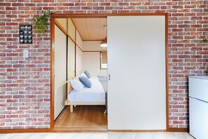 Skrivbord, strykjärn/strykbräda, gratis wi-fi och sängkläder