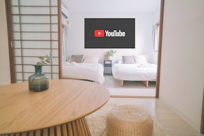 Työpöytä, ilmainen Wi-Fi, vuodevaatteet