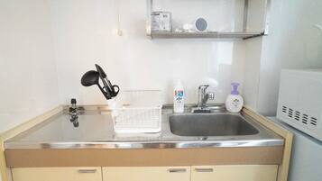 Fridge, microwave, stovetop, cookware/dishes/utensils