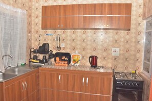 Apartment, 3 Bedrooms, Smoking | Interior - Luxurious 3-bedroom Apartment in Alimosho, Lagos (Lagos)