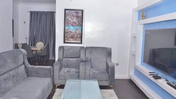 Apartment, 3 Bedrooms, Smoking | Living room