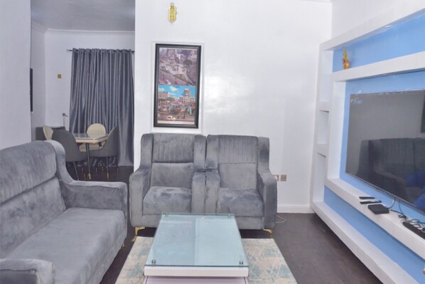 Living room - Luxurious 3-bedroom Apartment in Alimosho, Lagos (Lagos)