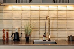 Fridge, microwave, stovetop, cookware/dishes/utensils - Nonsmoking Enjoy naturefilled villa with speci / Aki District Kōchi (Aki District)